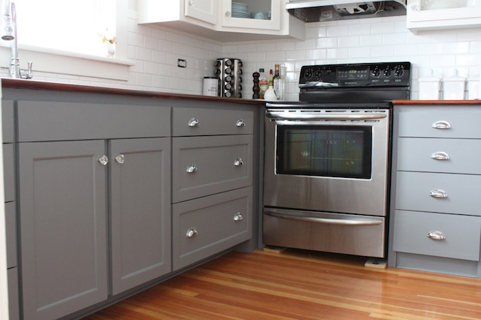 cuisine équipée moderne grise, quelle couleur pour meubles de cuisine tendance