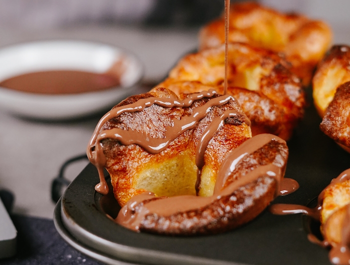 faire du pain maison de type yorkshire pudding recette pate a pain au lait avec topping nutella dessert