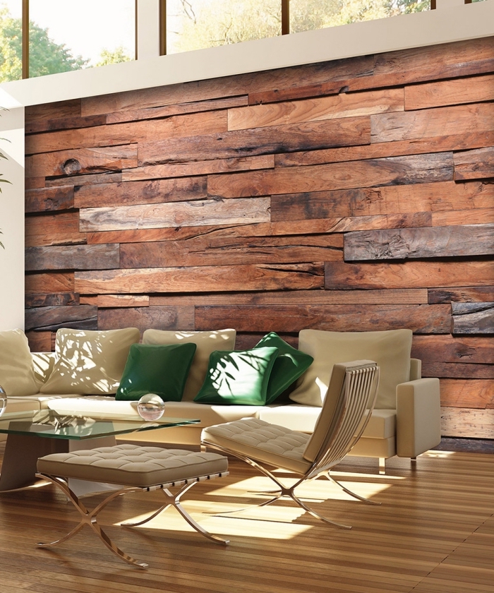 idée déco de salon au plafond haut avec parquet de bois clair et meubles de bois, déco murale avec papier peint imitation bois