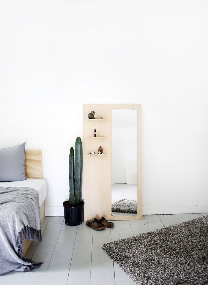 deco pour chambre scandinave à faire soi-même, une étagère en contreplaqué avec miroir intégré au design épuré contemporain