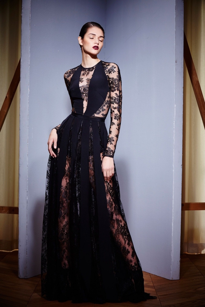 modèle de robe de soirée chic aux manches longues et transparentes de couleur noire avec dentelle florale et volants