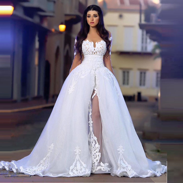 grande robe de mariée orientale pas cher blanche, modele tenue mariage grandiose