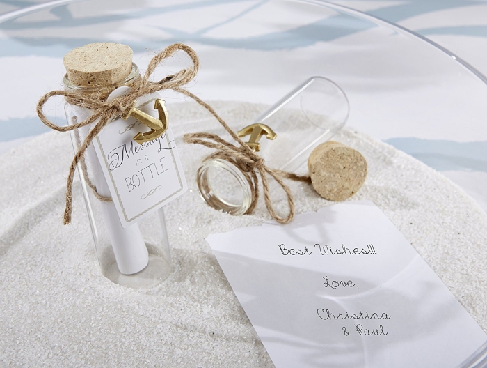 comment faire un cadeau DIY facile pour les invités, modèle de bouteille avec message décoré de petit encre et fil