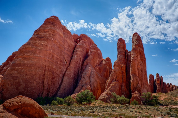roches en couleur terre-cuite, paysage désertique, Nevada, végétation tropicale, image majestueuse, coin tranquille 