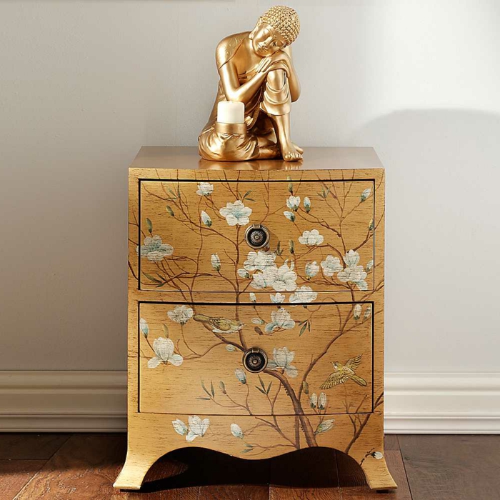placard en bois, dessin floraison des cerises, repeindre un meuble en bois, statuette bouddha dorée
