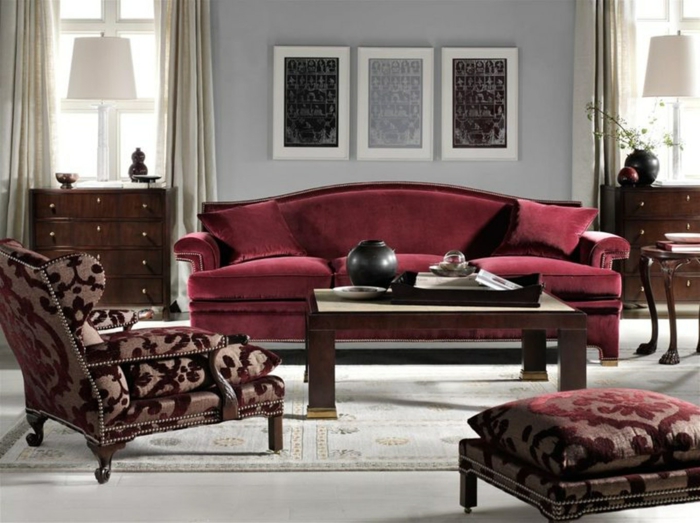 chaises baroques modernes, peinture pour salon neutre, tepis pale, table de séjour en bois