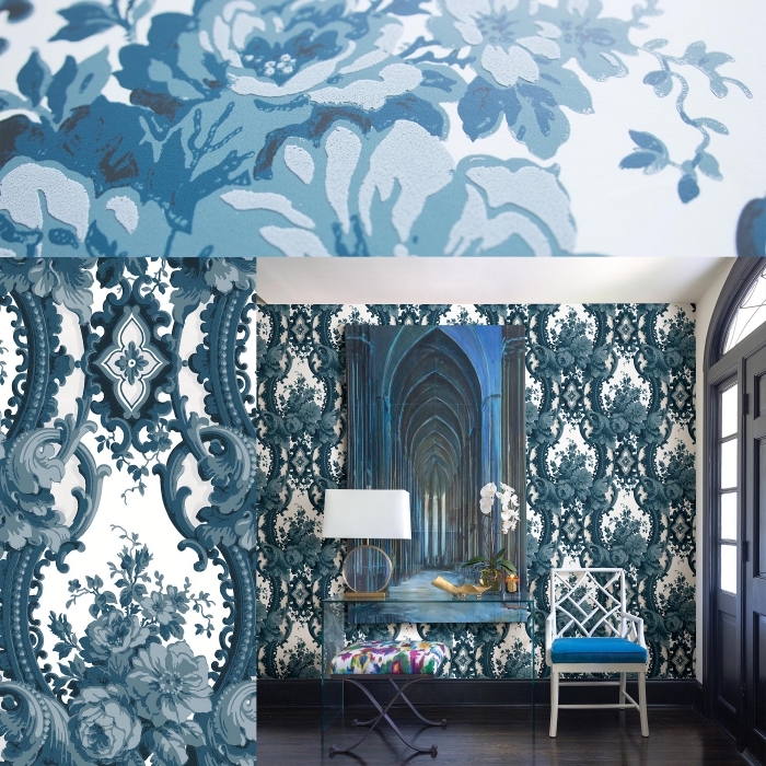 papier peint salon en style vintage aux murs blanc et bleu à design floral avec meubles moderne en verre et or