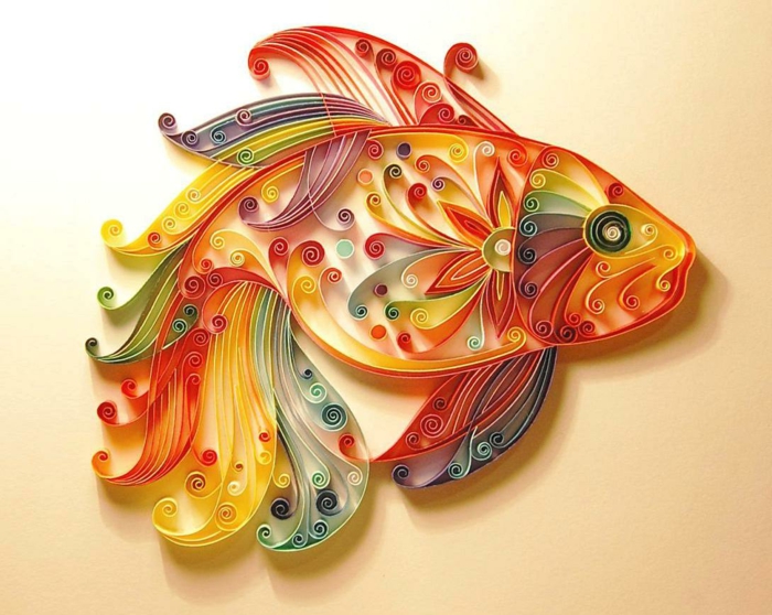 créer des figures artistiques avec du papier, poisson bariolé design riche en formes et en couleurs