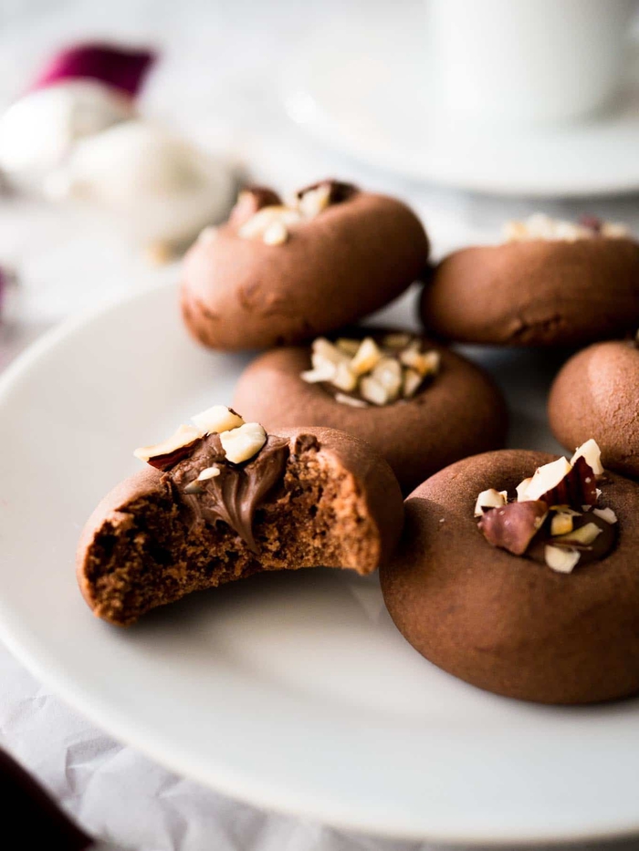 recette facile et rapide de cookies nutella croustillants, au coeur fondant chocolat et aux noisettes