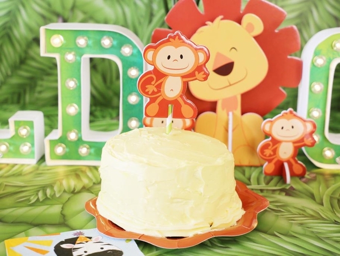 offrez à votre tout-petit une séance smash the cake avec un simple gateau anniversaire 1 an à la banane décoré d'un petit singe
