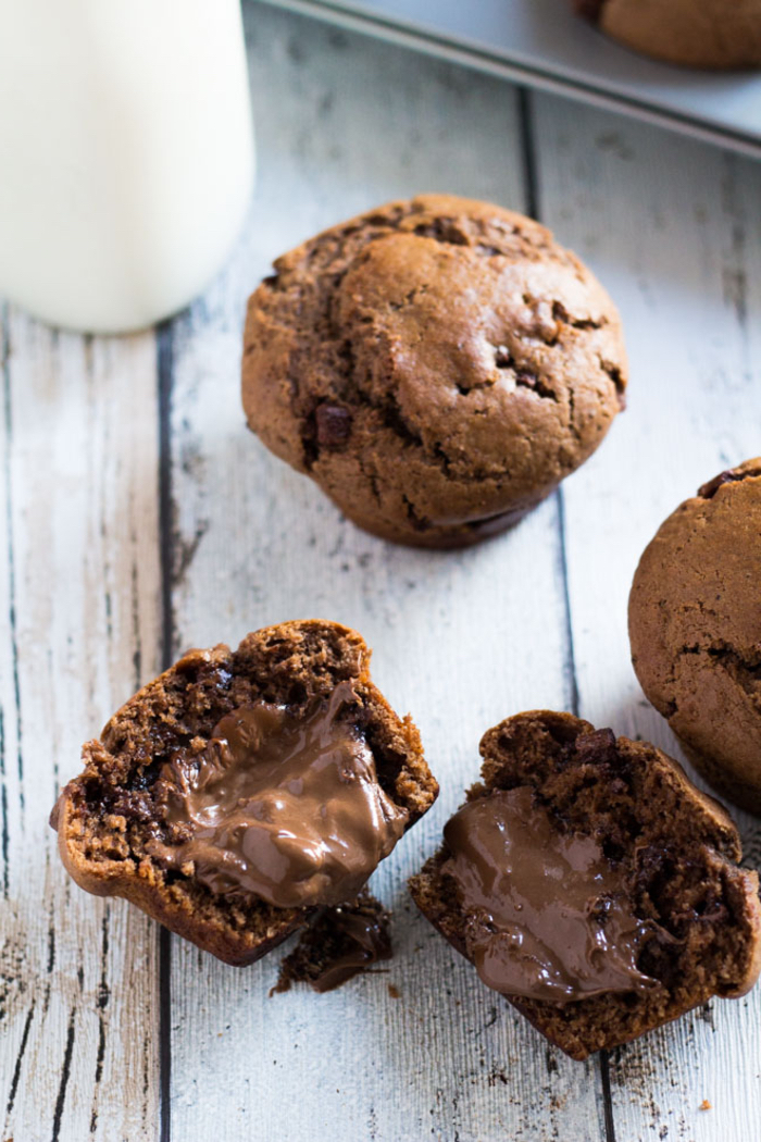 recette facile et décadent de muffin nutella au coeur fondant au chocolat pour un petit-déjeuner gourmand