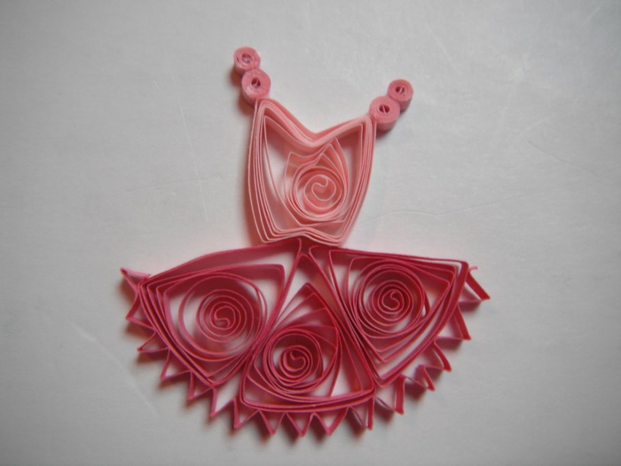 robe tutu rose, pliage papier facile, designs créatifs en papier à plier