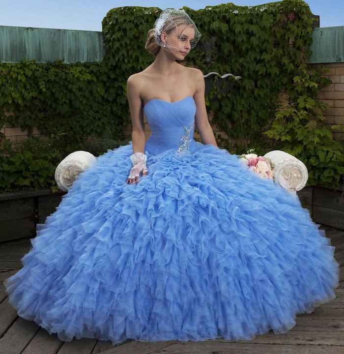 robe de mariée froufrou bleu style mariage russe vintage kitsch