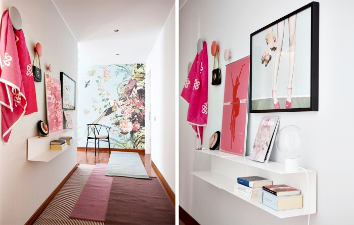 comment décorer le couloir en style féminin avec objets de nuances rose, modèle de papier peint sur pan mur à design tropical