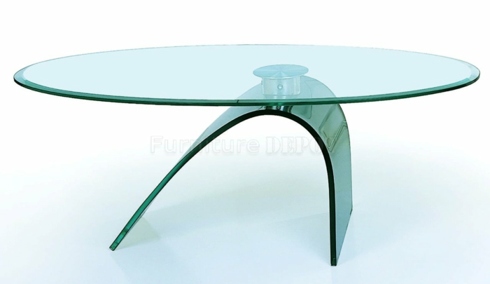 table avec plan en verre ovale, pieds en verre en forme extravagante inclinée, brillance maximale, meuble pour salon moderne 