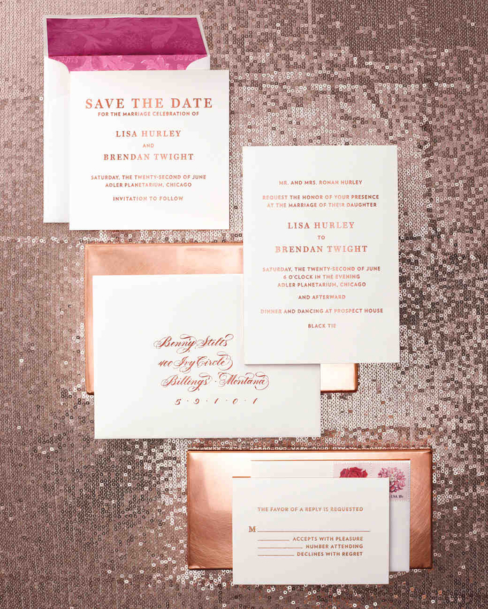 modèle de carte invitation mariage au design simple et épuré avec une typographie en rose cuivré