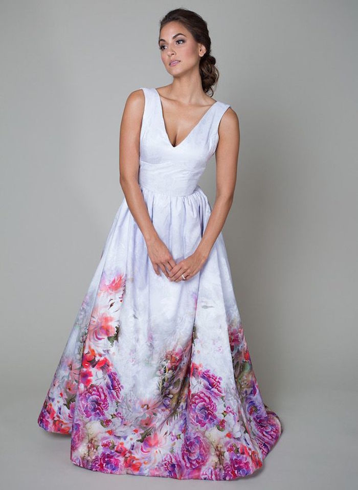 robe de cocktail pour mariage chic champetre, robe mariée blanche avec fleurs