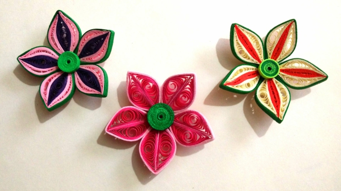 designs de fleurs différents, trois fleurs multicolores, designs faciles avec papier