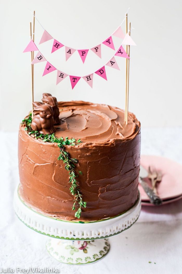 Gateau au chocolat idée quel gâteau d'anniversaire au chocolat préparer idée gâteau anniversaire avec décoration mignonne