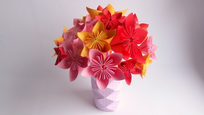 un modele origami de fleur kusudama idéale pour composer un bouquet poétique, exemple d'origami fleur facile 