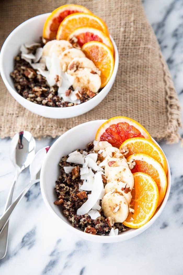 idée pour un petit déjeuner idéal pour l'hiver, recette de porridge de quinoa réconfortant à la vanille, cannelle et agrumes