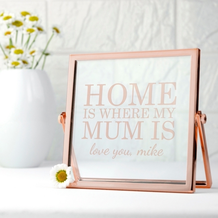 modèle de cadre photo à design fashion de couleur rose gold avec lettres inspirantes pour décorer sa maison