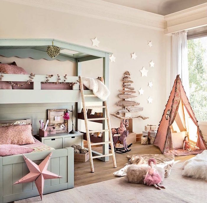 chambre a coucher complete enfant avec lits superposés en bois vert pastel et tipi, chambre enfants scandinave