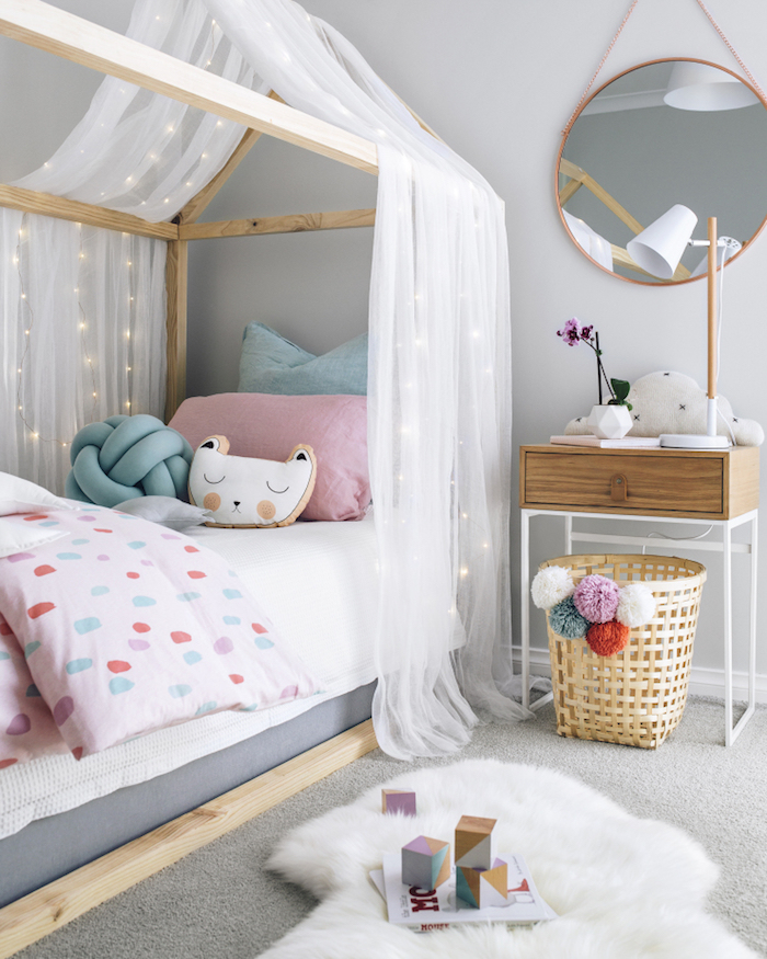 décoration chambre fille style suédois avec couleurs pastel, chambre bébé scandinave et meubles scandinaves