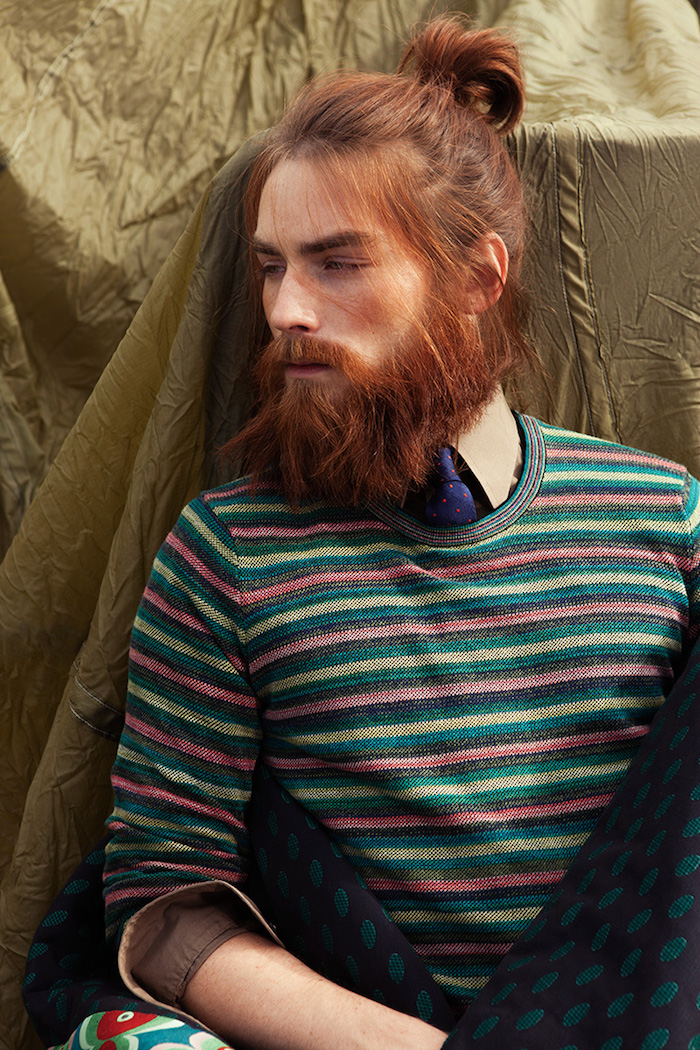 coupe cheveux homme long roux avec barbe longue rousse style hipster