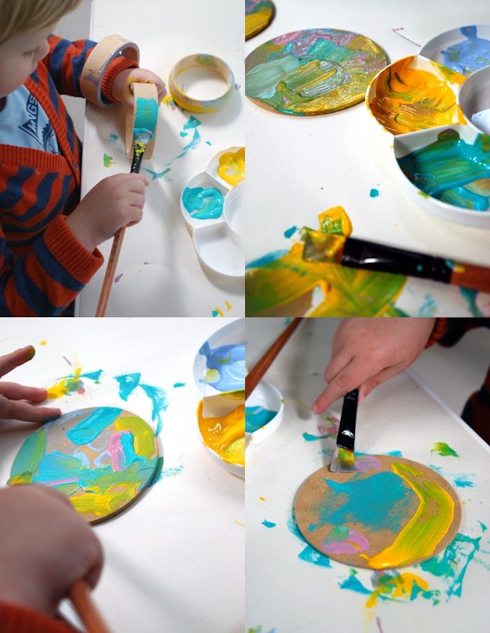 exemple de tutoriel pour cadeau fête des mères à fabriquer, dessous de verre colorés de peinture couleurs diverses