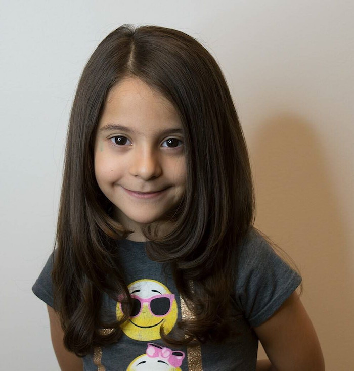 Idée coiffure facile coupe carré petite fille coupe de cheveux pour enfant cheveux longs bruns