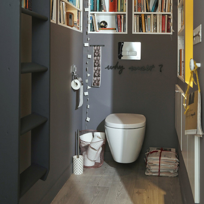 deco toilette gris anthracite avec bibliotheque encastré dans le mur