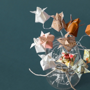 Découvrez l'art poétique de l'origami fleur en plus de 60 modèles fleuris