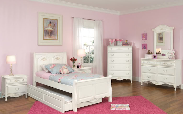 chambre de fille avec lit enfant avec rangement style classique princesse sissi avec murs roses
