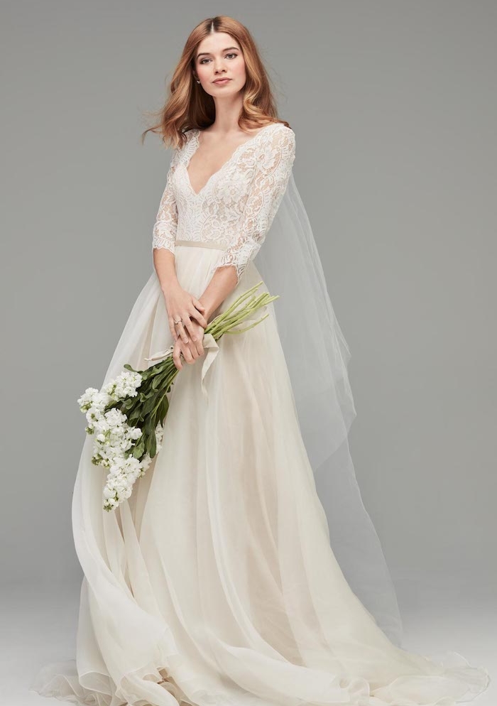 les plus belles robes de mariée, robe avec manches longues dentelle et une jupe semi transparente aérée