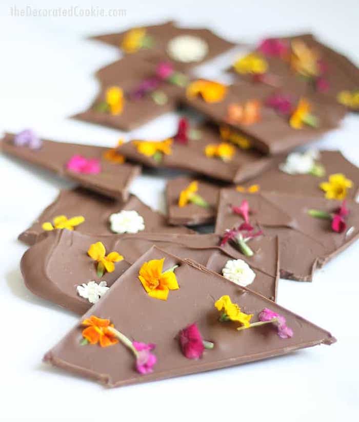chocolat avec fleurs comestibles idée activités manuelles enfants activite enfant idées loisirs créatifs activites faciles
