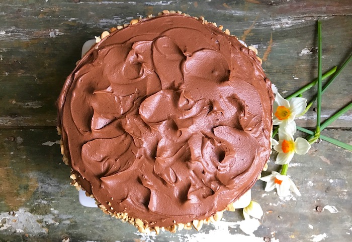 Gateau simple au chocolat gateau etage gâteau d'anniversaire au chocolat simple décoration avec noix