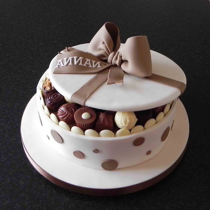 Magnifique gateau genoise chocolat gateau au chocolat original gâteau d'anniversaire à forme boite de chocolat