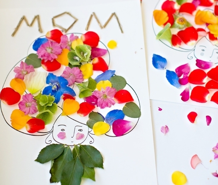 carte fête des mères maternelle avec silhouette de tête de femme aux cheveux fleuris colorés de pétales de fleurs