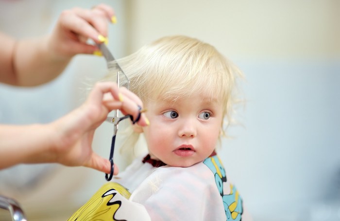 Adorable photo de bébé coupe des cheveux bébé coupe de cheveux petit enfant 1 an cheveux petite fille coiffure simple