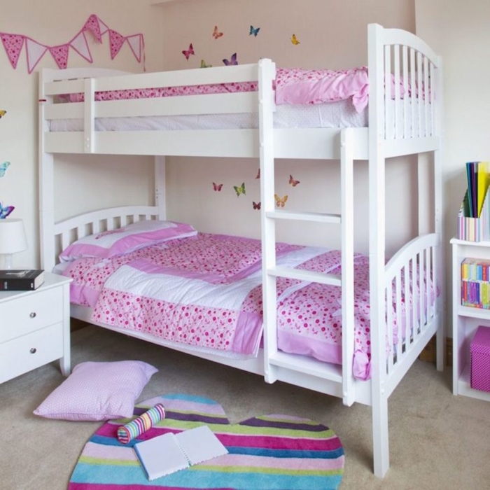 lit superposé blanc et rose pour les chambres des filles petites