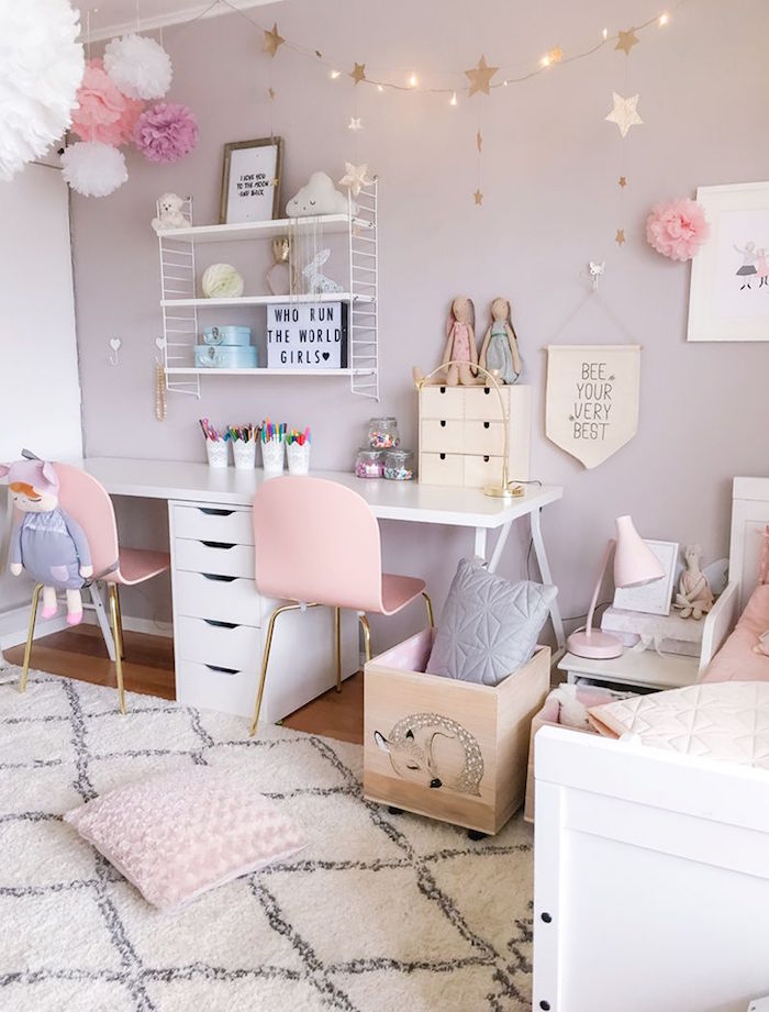 modele chambre complete petite fille rose avec objets déco pastel et blanc 