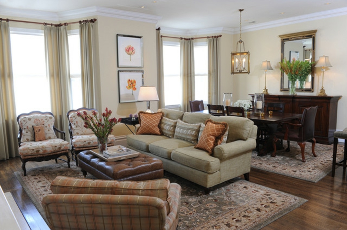 peinture élégante, décoration peinture salon jaune clair, meubles de salon vintage et table à manger, deux tapis persans