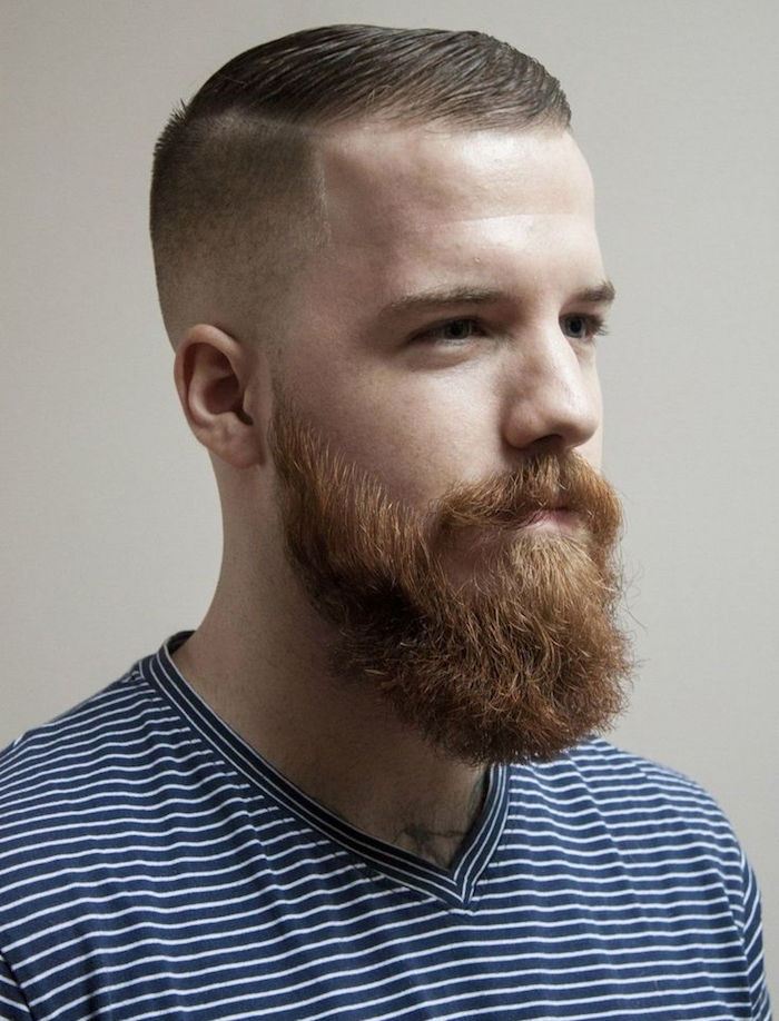 tailler barbe longue rousse pour homme blond avec coiffure courte sur le coté tendance