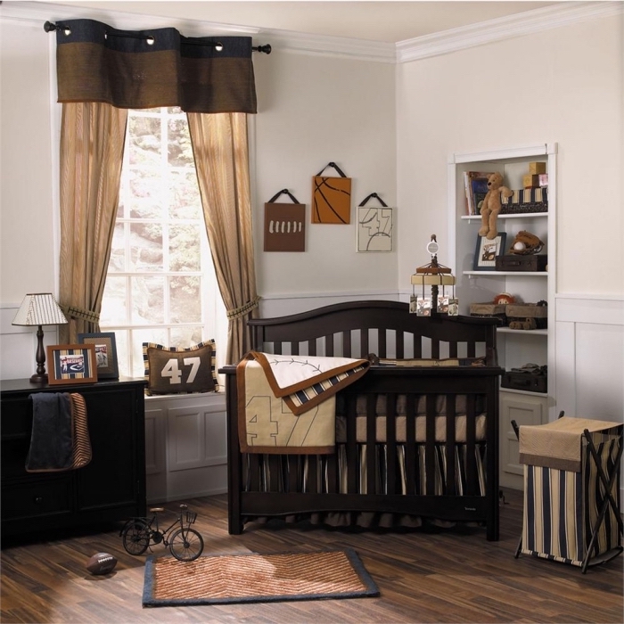 exemple de déco chambre bébé aux murs blancs et mobilier de bois noir foncé, idée organisation espace nouveau-né