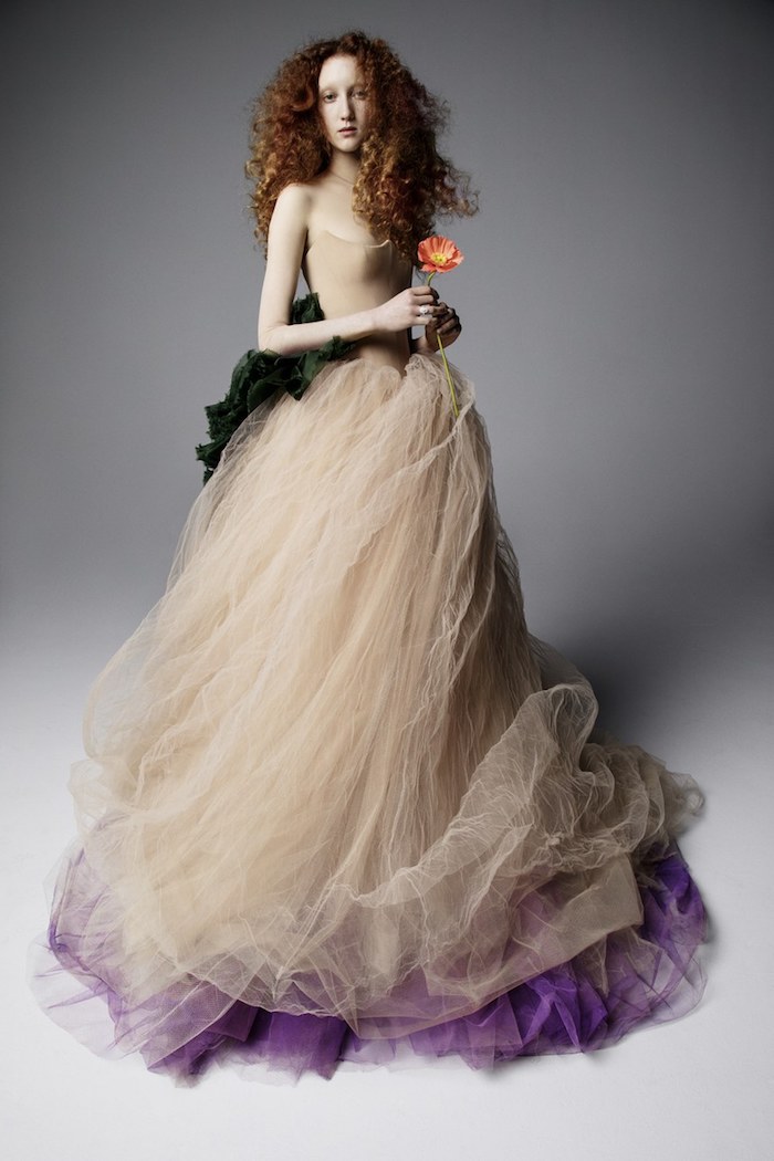 Belle robe de mariée moderne robe mariée originale coloré ou avec detail à couleur originale robe