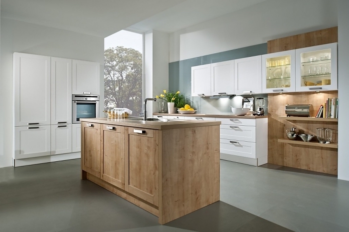 idée comment associer les couleurs dans la déco d'une cuisine contemporaine avec meubles blancs et de bois
