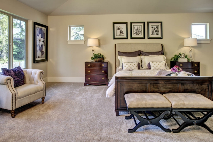deco chambre zen, tapis couleur taupe et éléments baroques dans une chambre à coucher fantastique