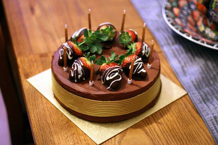Le meilleur gateau chocolat leger gâteau d'anniversaire au chocolat belle déco avec fraises