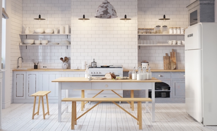 comment décorer une cuisine blanche aux finitions de bois clair, idée meubles de rangement mural en bois blanc